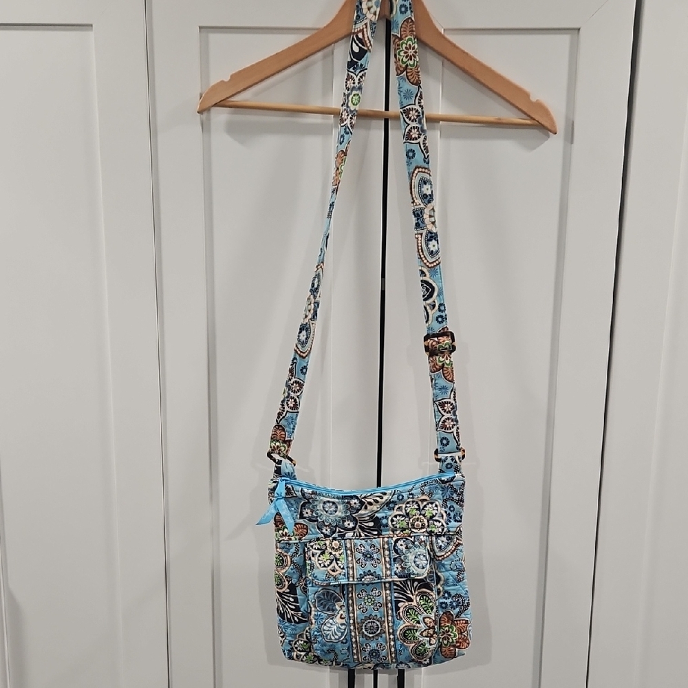 Vera Bradley Hipster Crossbody In The Bali Blue Pattern ( Retierd).